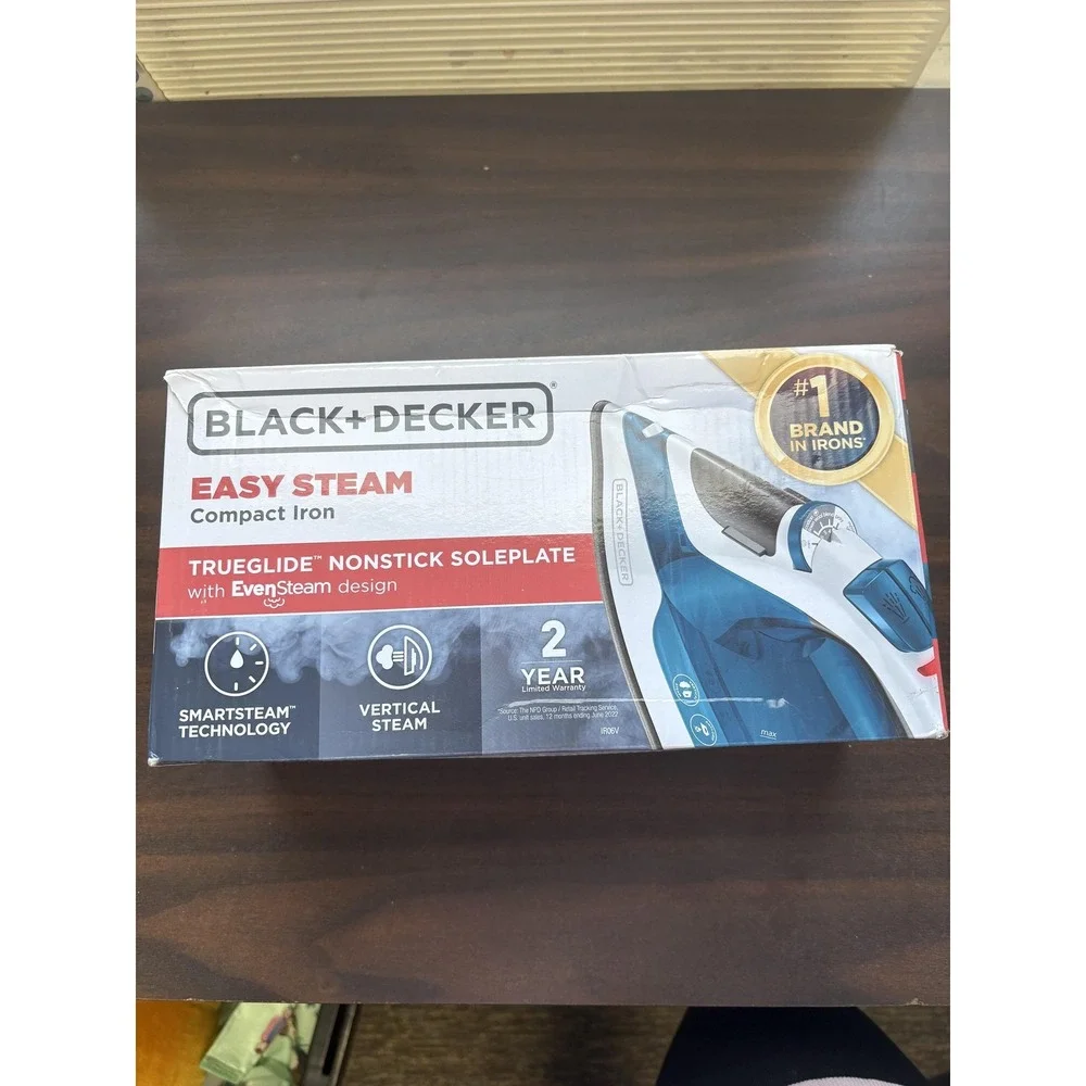 BLACK+DECKER Easy‎ Steam Compact Iron IR06V TrueGlide Nonstick 1200W SmartSteam